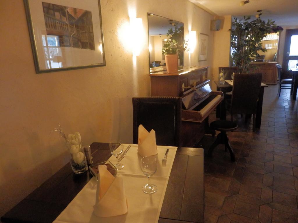 Landgasthof & Hotel "Zum Schwan" Gmbh Trippstadt Zewnętrze zdjęcie