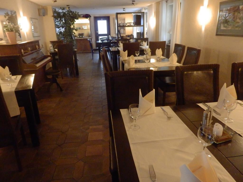 Landgasthof & Hotel "Zum Schwan" Gmbh Trippstadt Zewnętrze zdjęcie